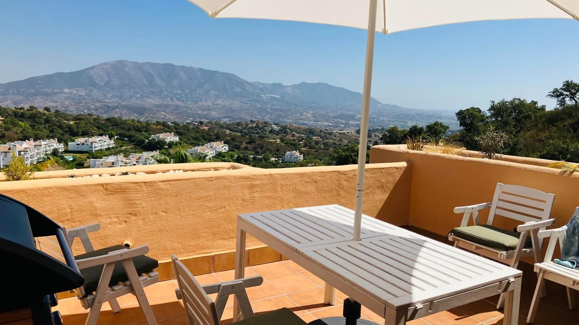 Apartment Socrates Holiday Rental, La Mairena - El Soto Golf Club Free Padel Gym Tennis & Golf Ojen